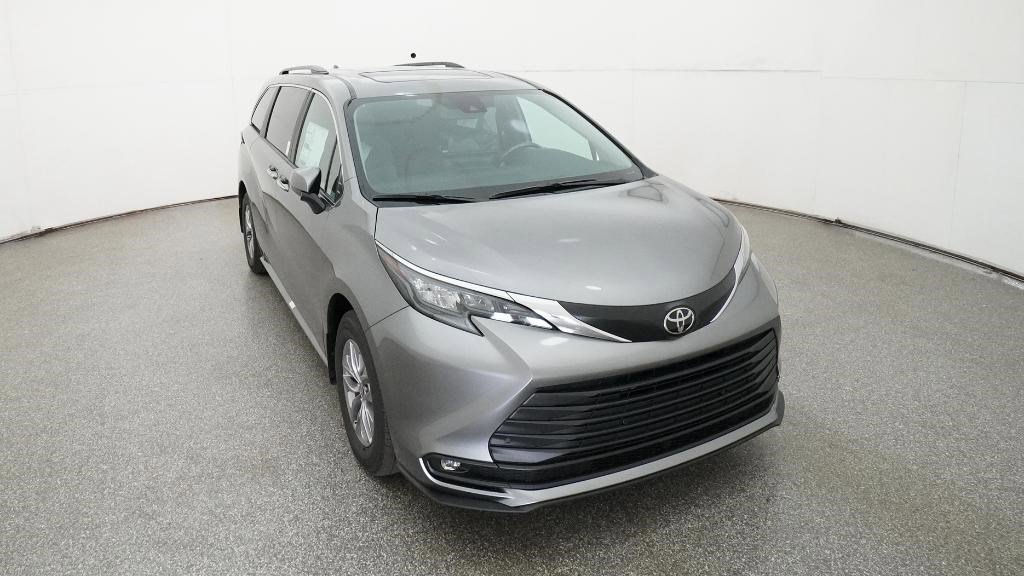 New 2026 Toyota Sienna XLE image 32