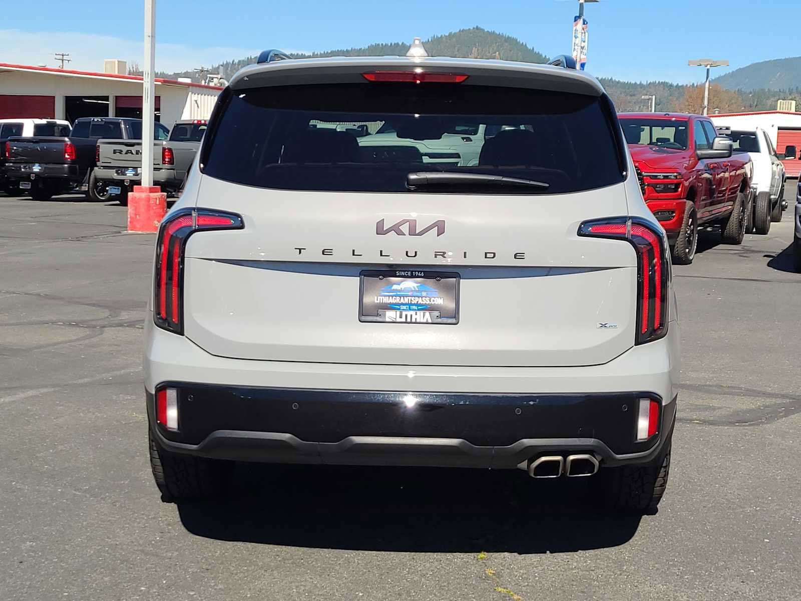 Used 2025 Kia Telluride AWD image 13