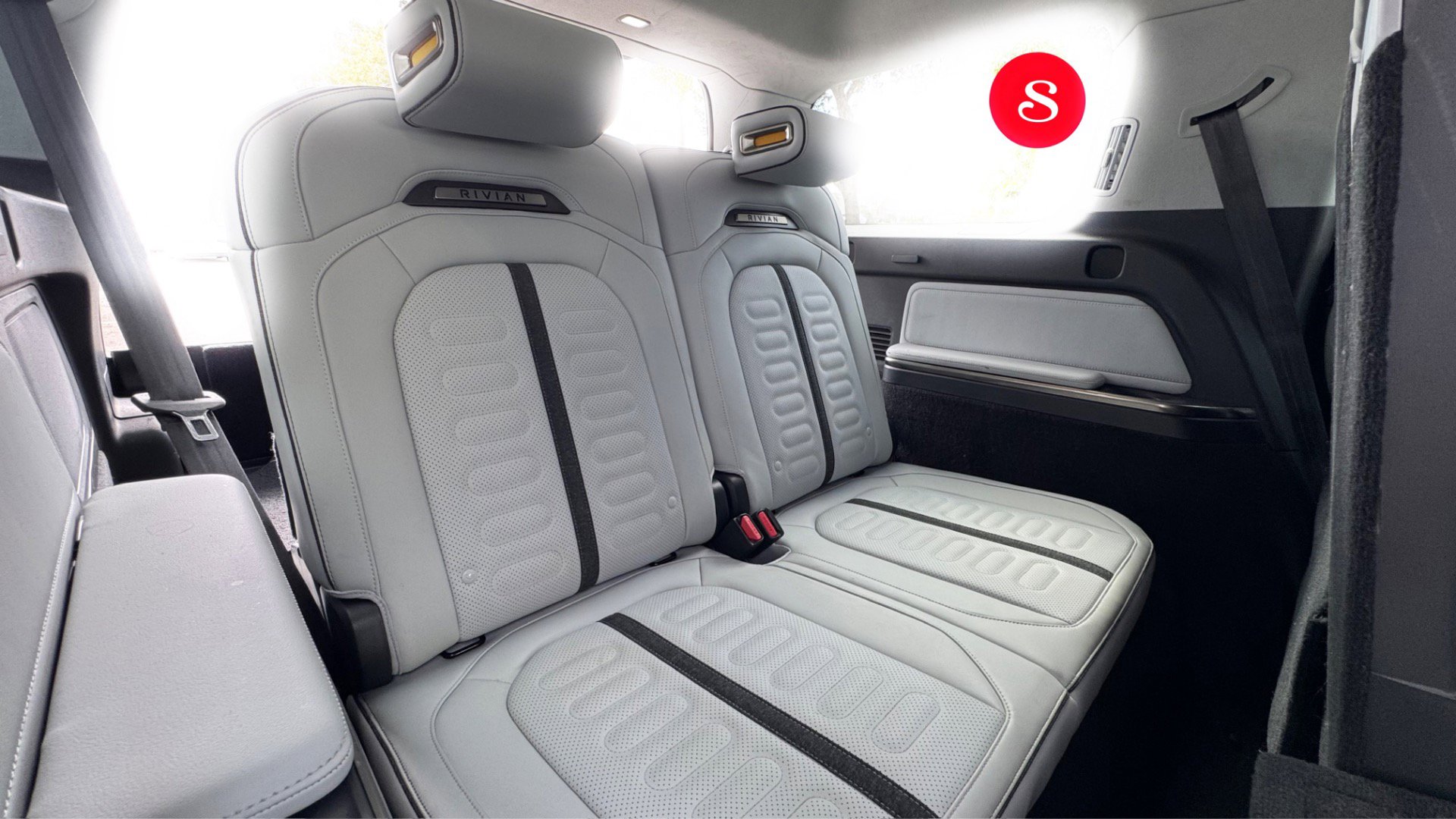 Used 2024 Rivian R1S Adventure image 24