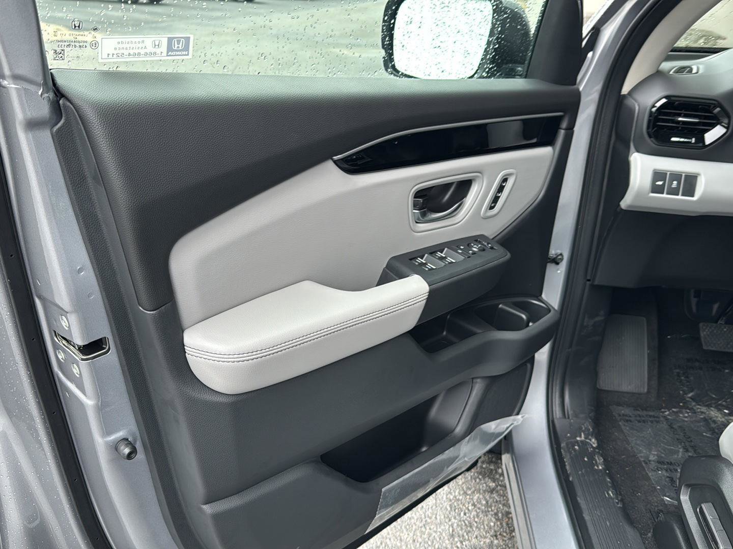 New 2025 Honda Pilot Touring image 14