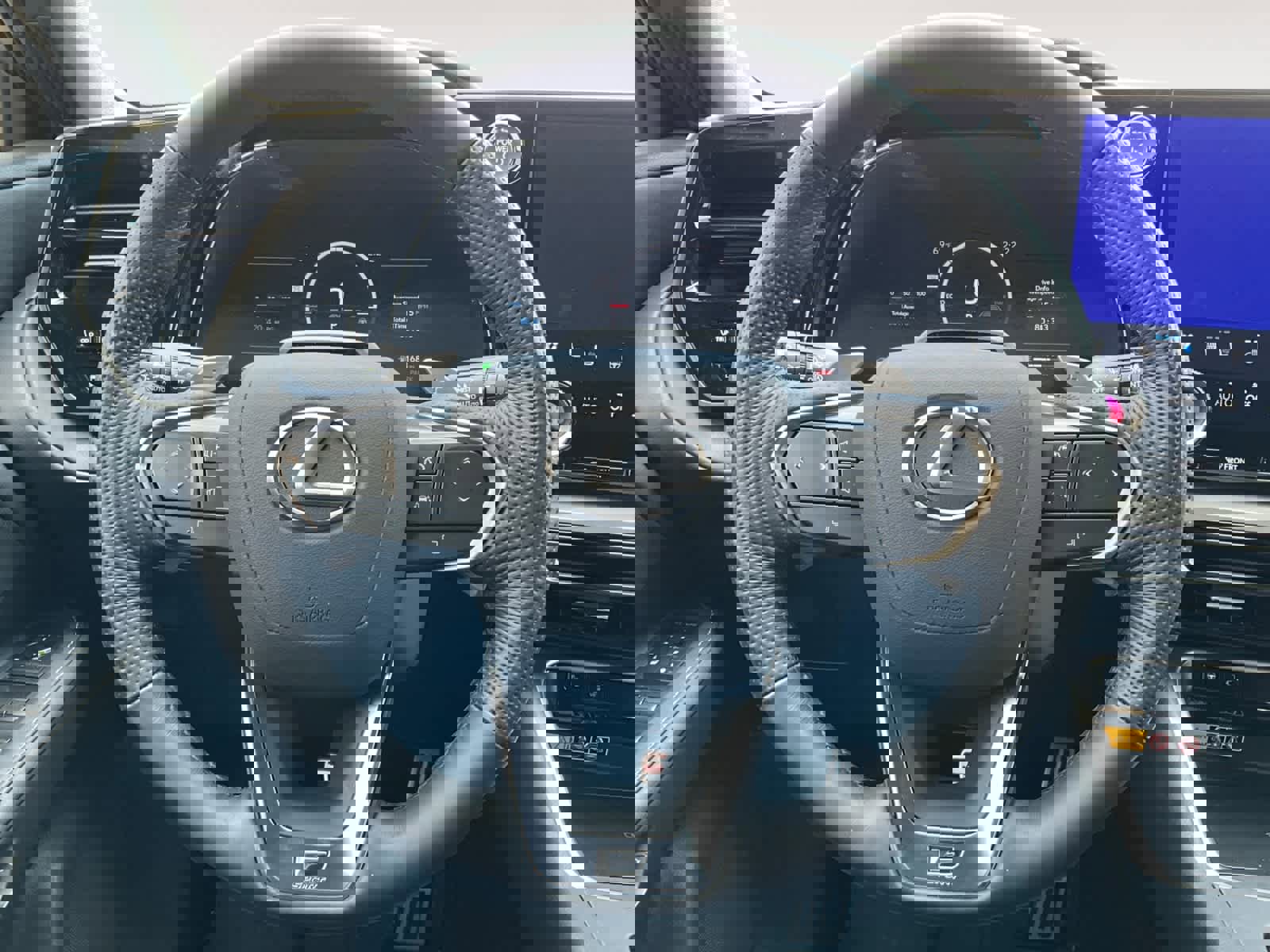 Used 2025 Lexus TX 500h AWD w/ Technology Package image 14