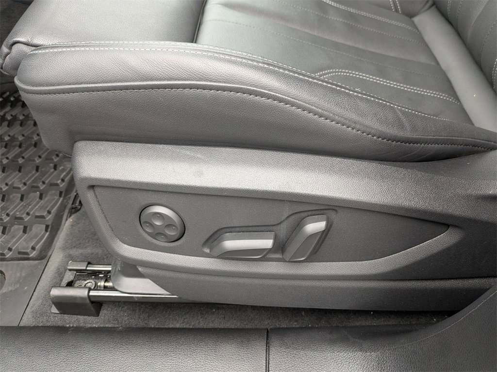 Used 2024 Audi Q5 2.0T Premium w/ Convenience Package image 14