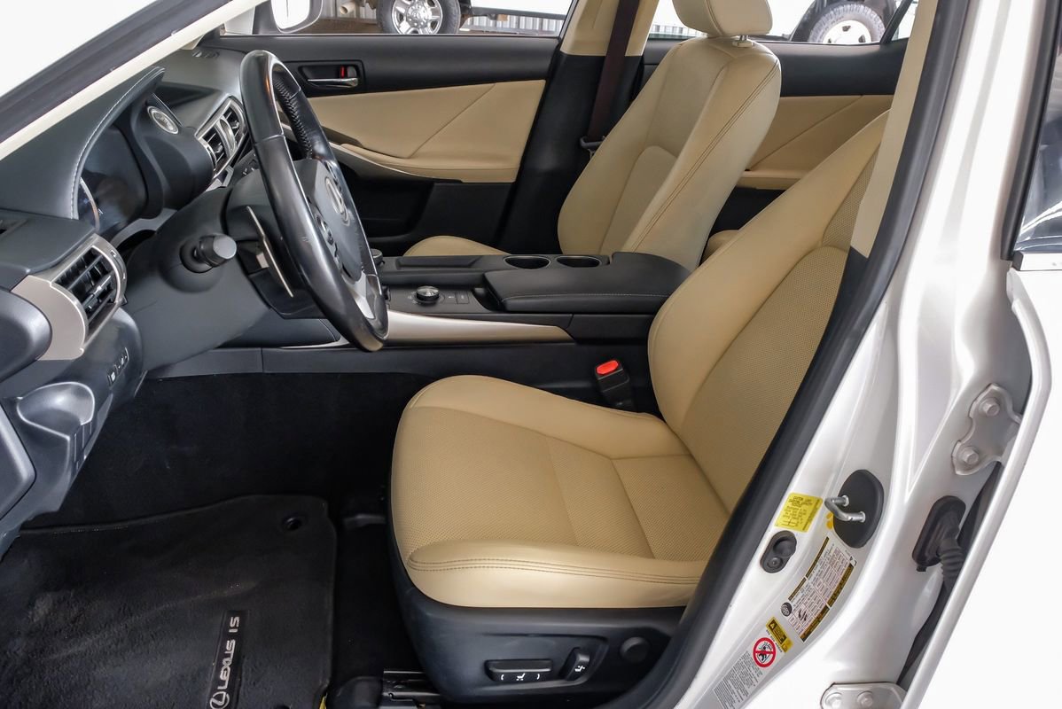 Used 2016 Lexus IS 200t RWD image 29