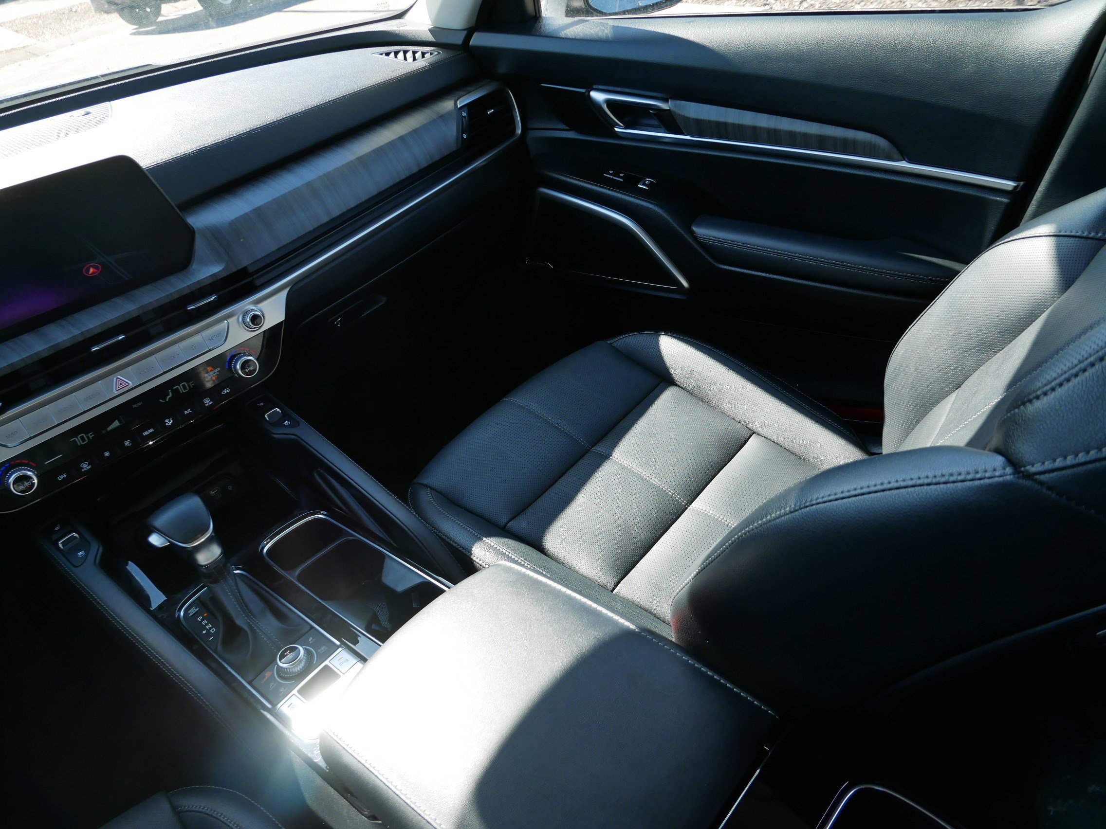 Used 2023 Kia Telluride EX w/ EX Captain's Chair Package image 11