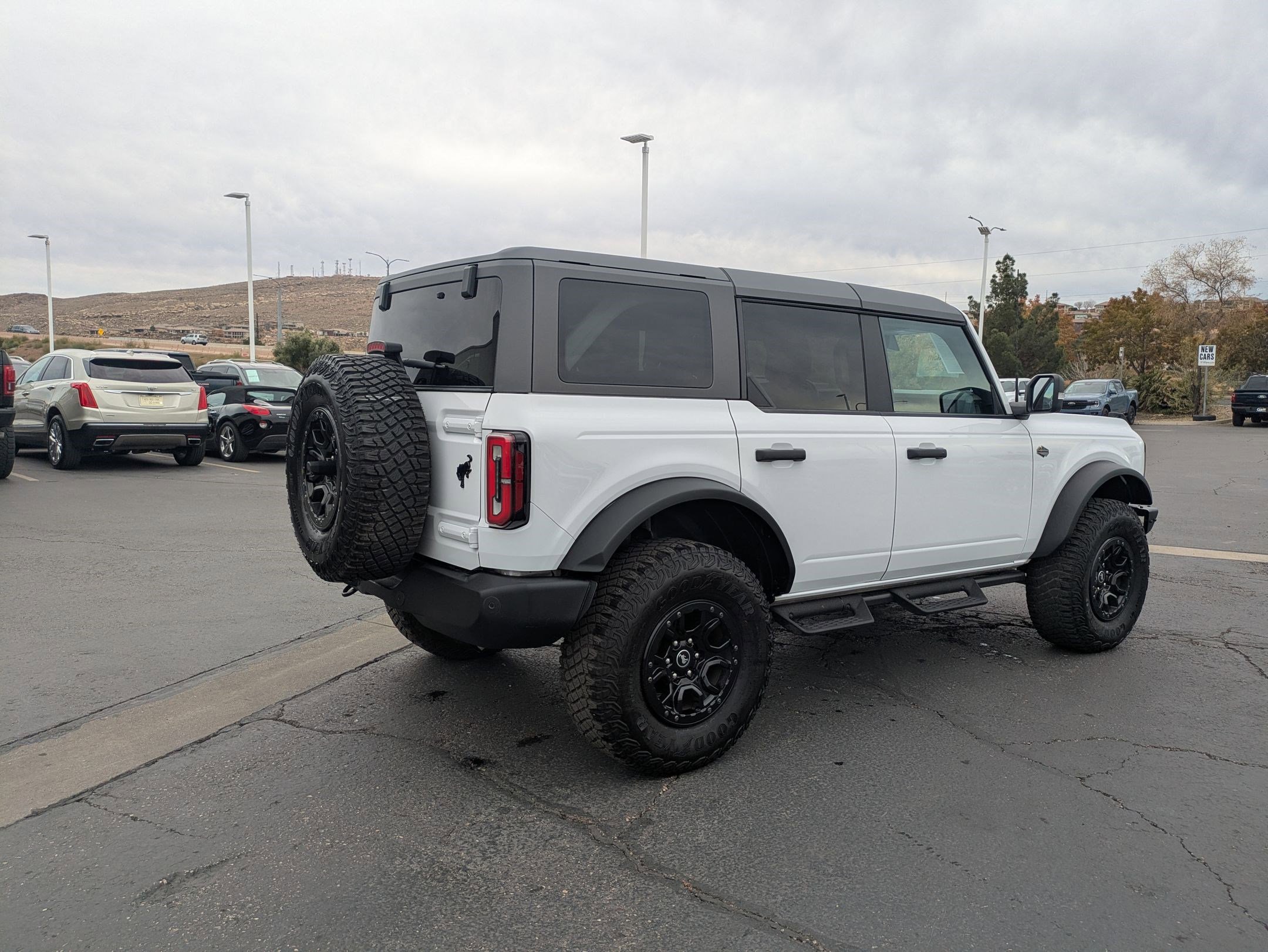 Used 2023 Ford Bronco Wildtrak image 3