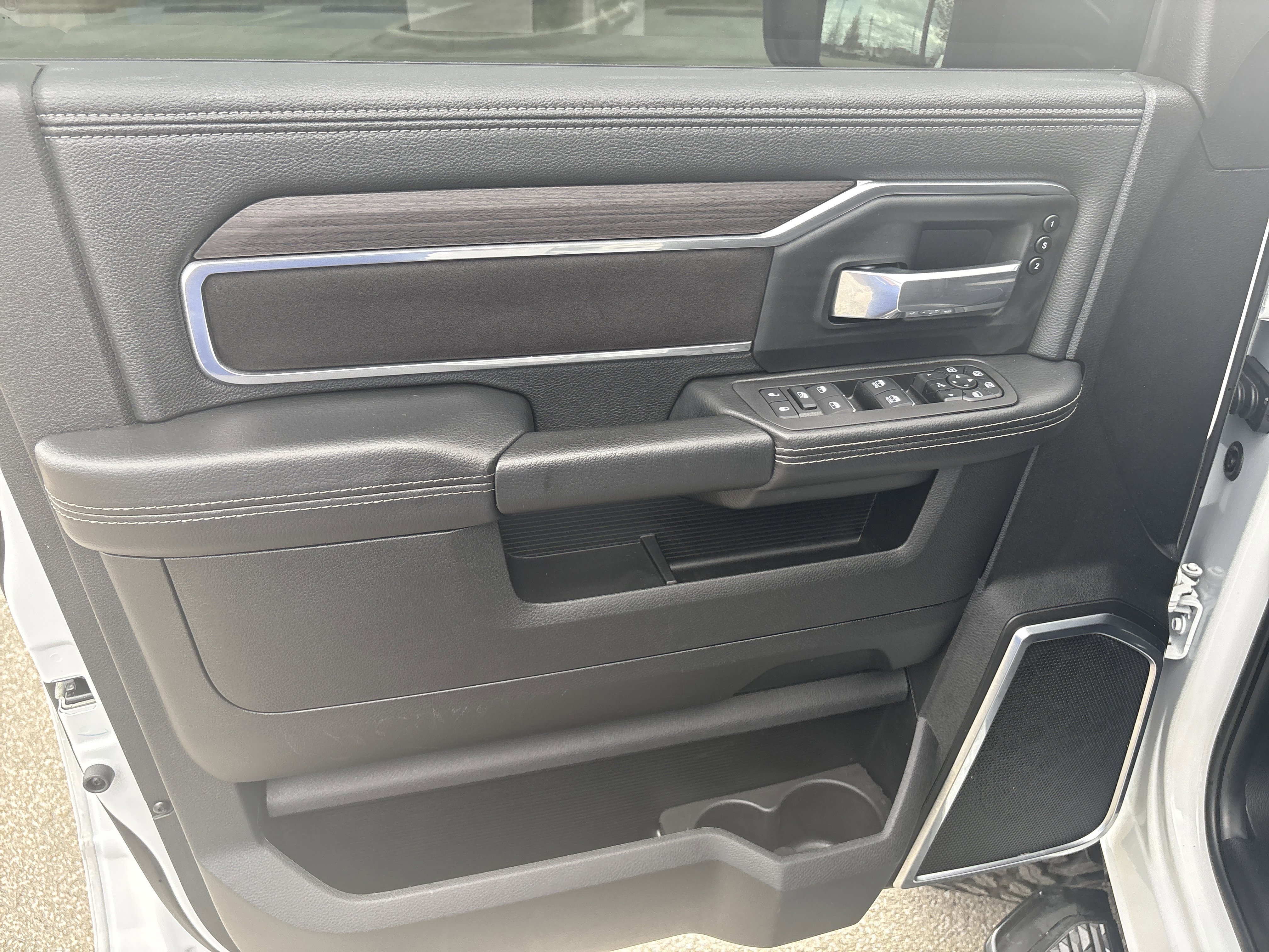 Used 2025 RAM 2500 Laramie w/ Night Edition image 10