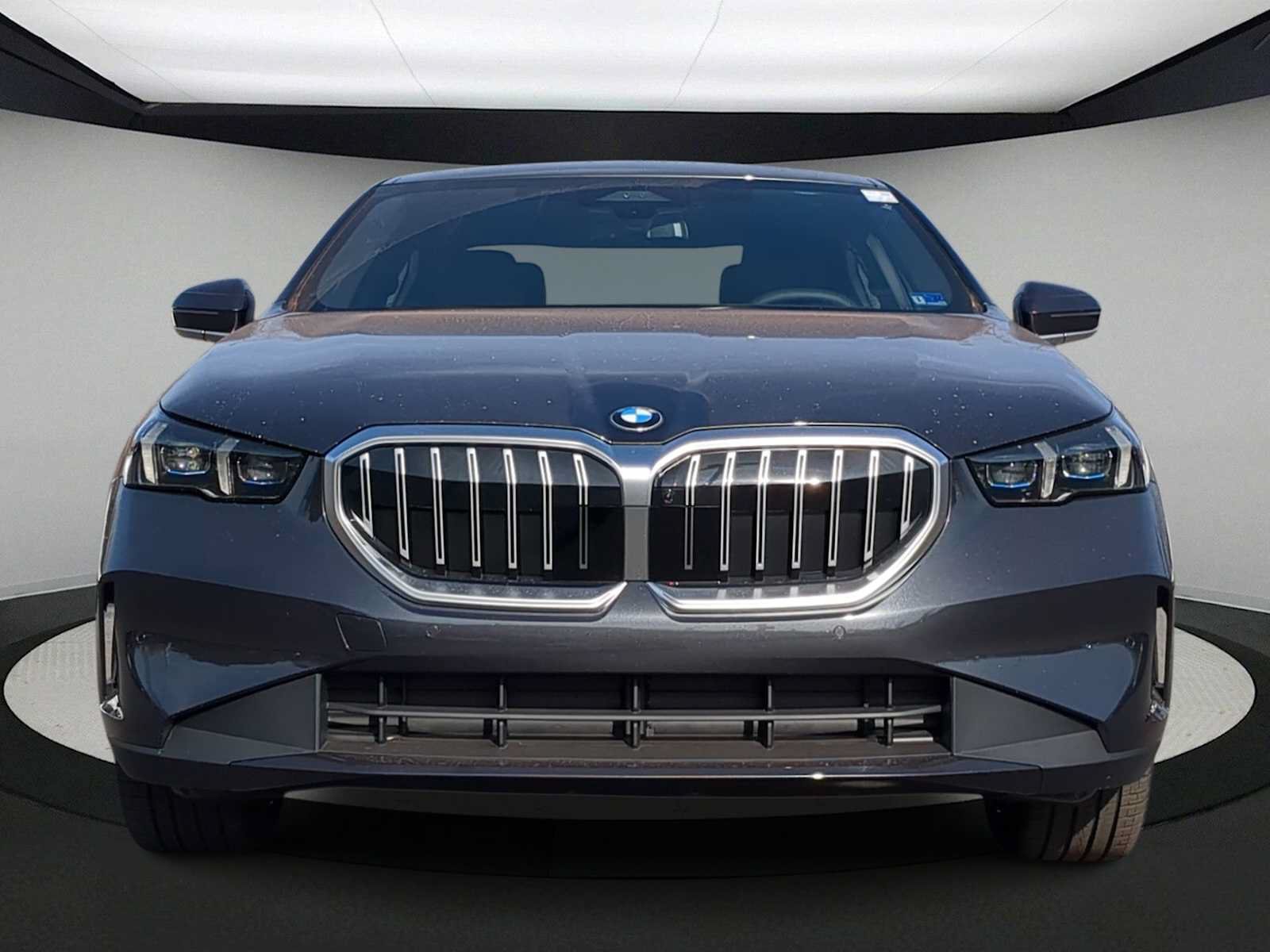 Used 2026 BMW 530i xDrive w/ Premium Package AWD/4WD image 3