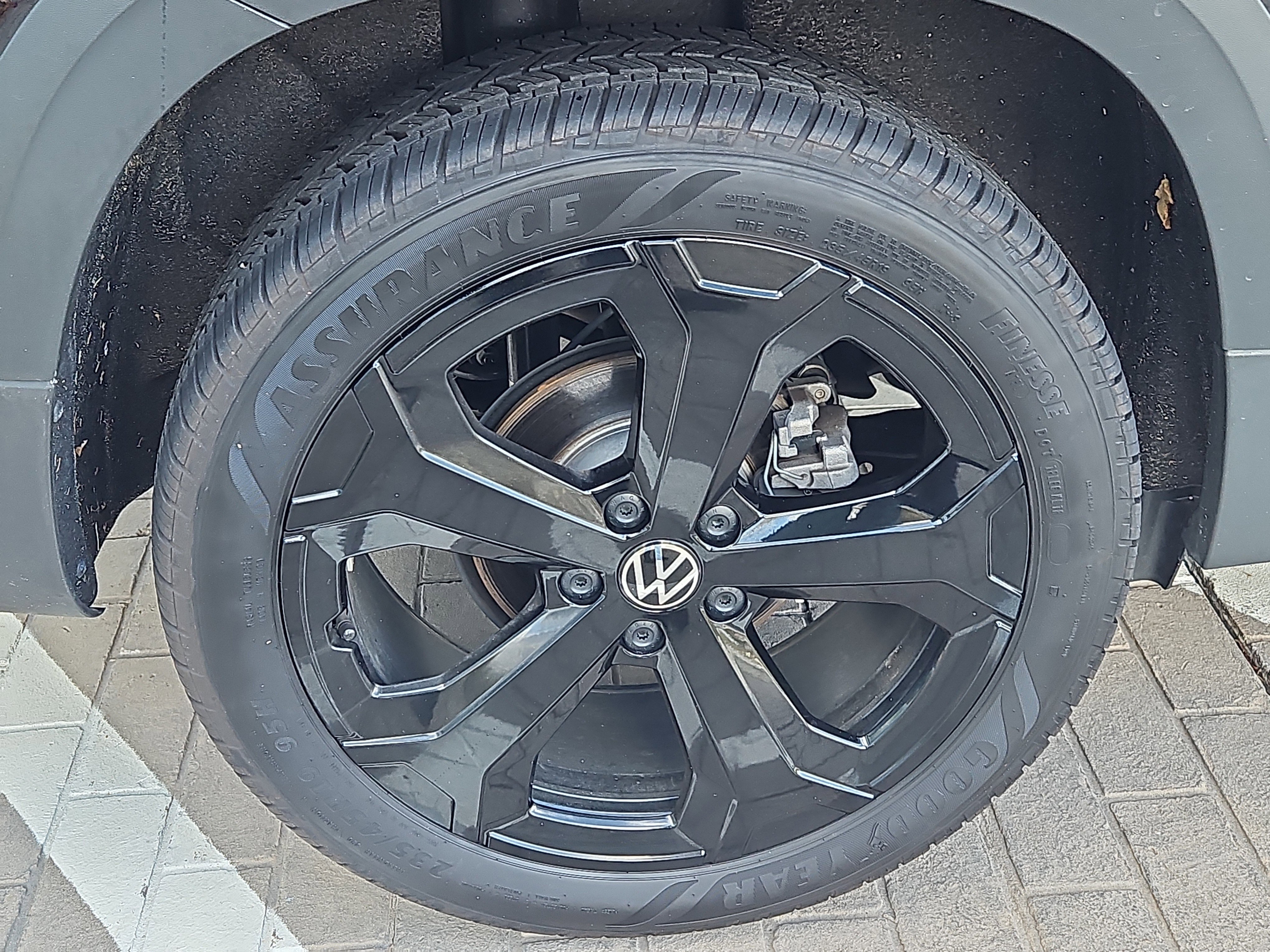 Used 2025 Volkswagen Taos SEL image 30