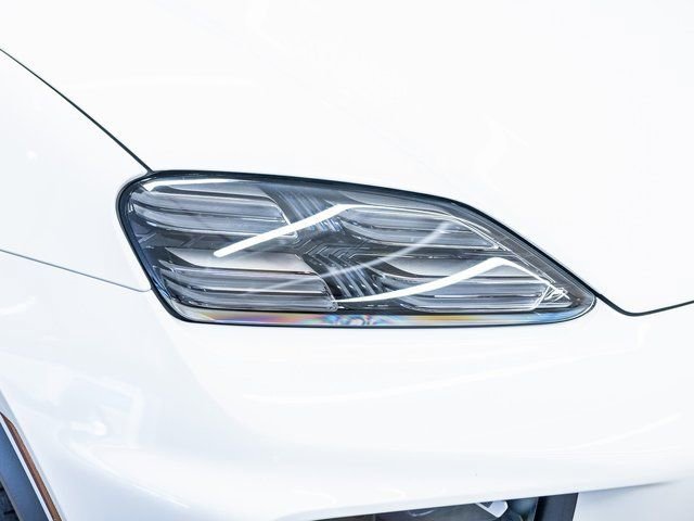 Certified 2025 Porsche Macan Electric image 13