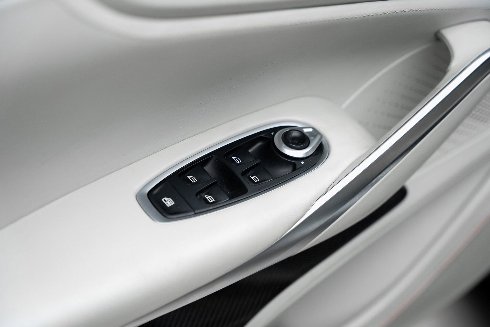 Used 2022 Aston Martin DBX image 55