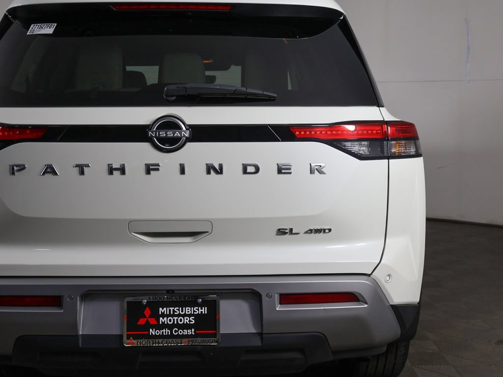 Used 2023 Nissan Pathfinder SL AWD/4WD image 17