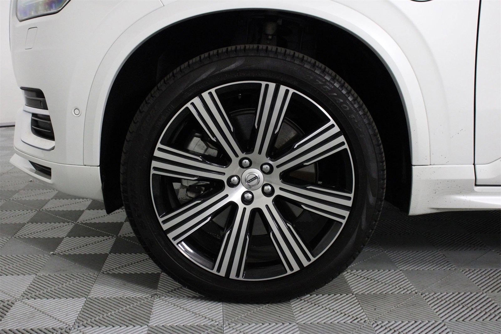 Certified 2024 Volvo XC90 T8 Plus w/ Protection Package Premier image 28