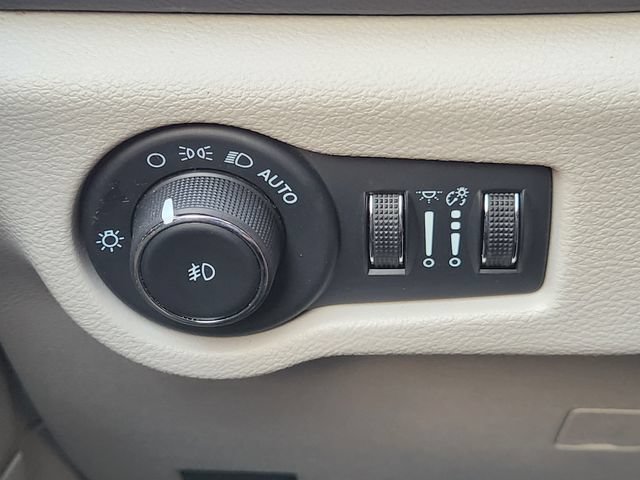 Used 2024 Chrysler Pacifica Touring-L FWD image 20
