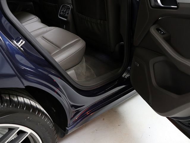 Used 2020 Porsche Macan Turbo image 32