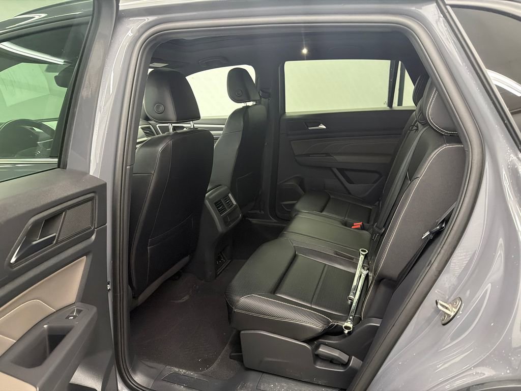 Used 2021 Volkswagen Atlas Cross Sport SE w/ Panoramic Sunroof Package image 22