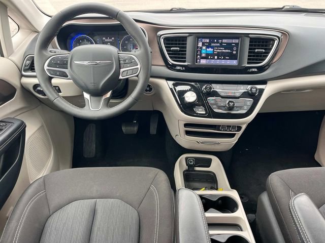 Used 2023 Chrysler Voyager LX FWD image 17