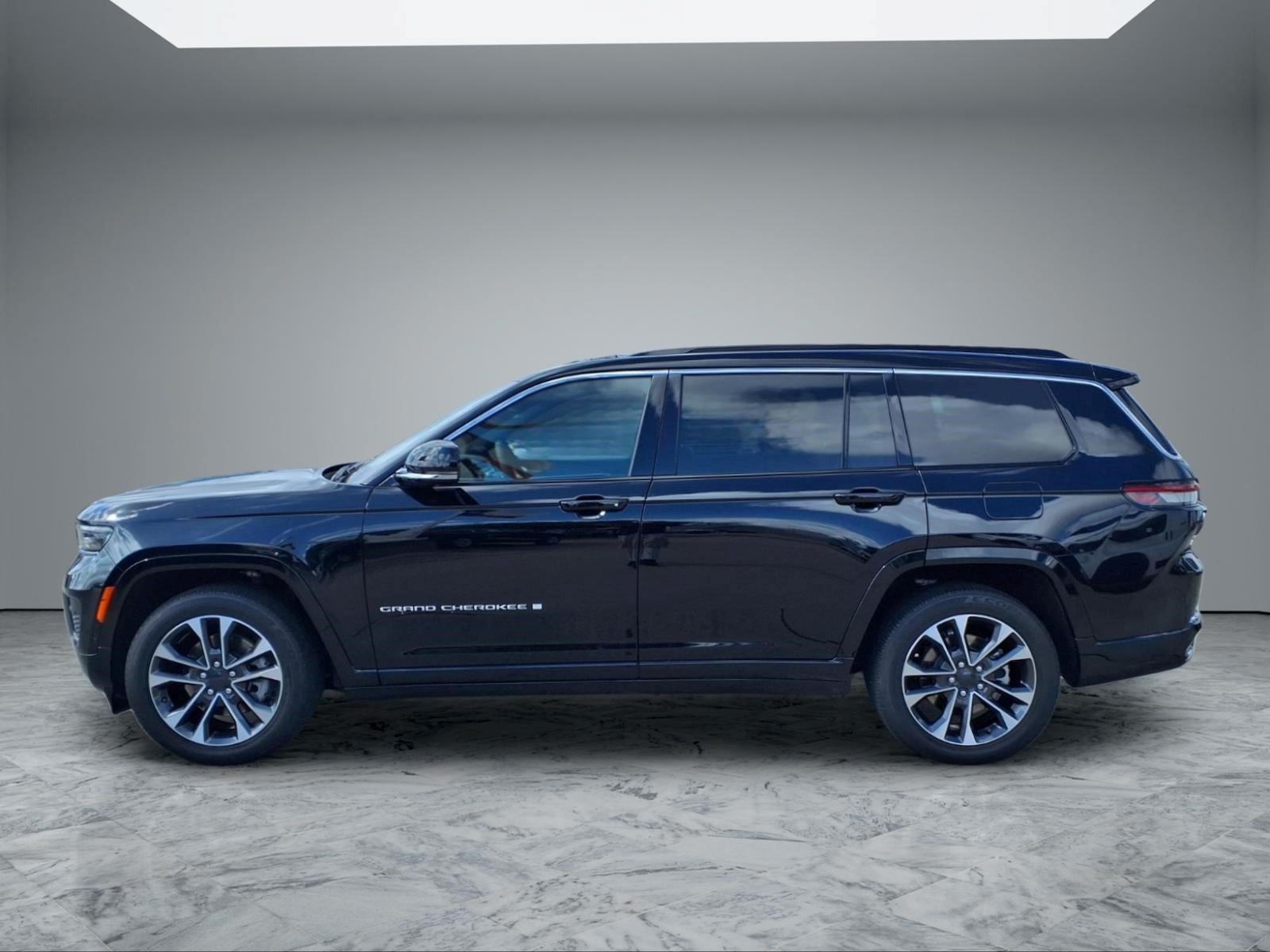 Used 2025 Jeep Grand Cherokee L Overland AWD/4WD image 4