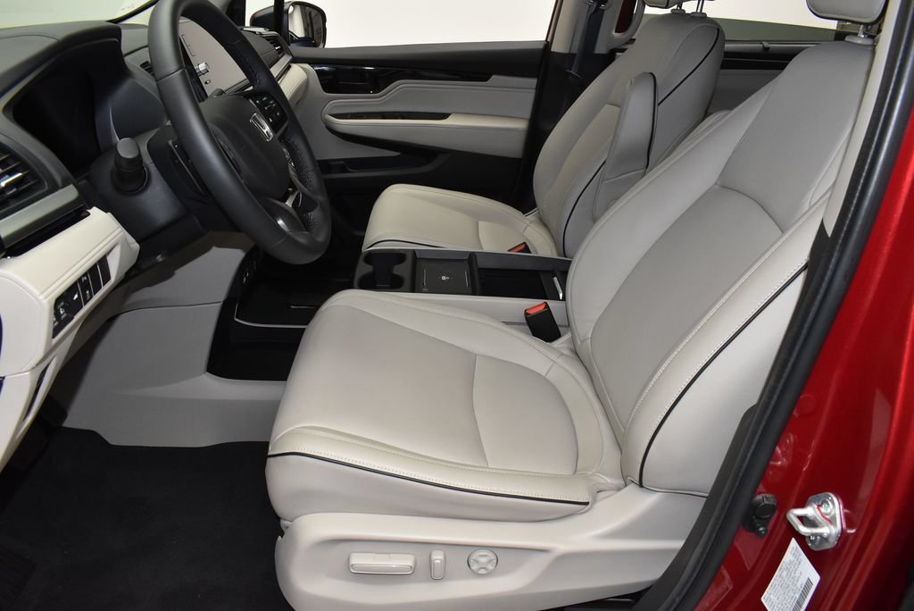 Used 2025 Honda Odyssey Touring image 14