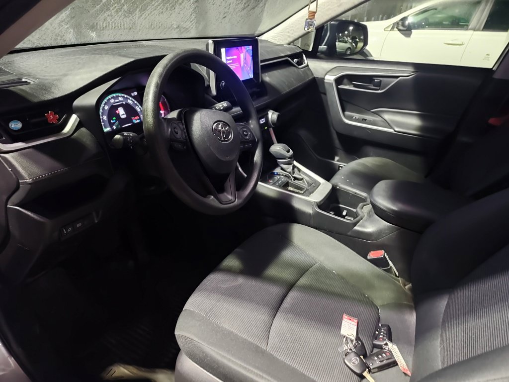 Used 2024 Toyota RAV4 LE FWD image 7