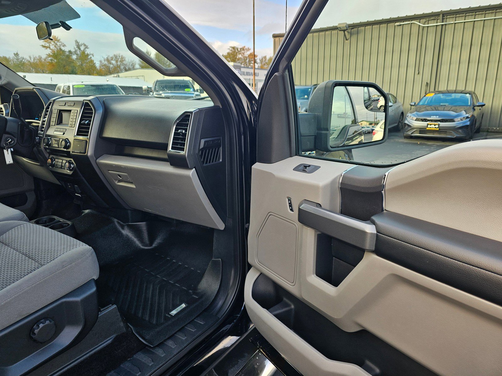 Used 2016 Ford F150 XLT image 14