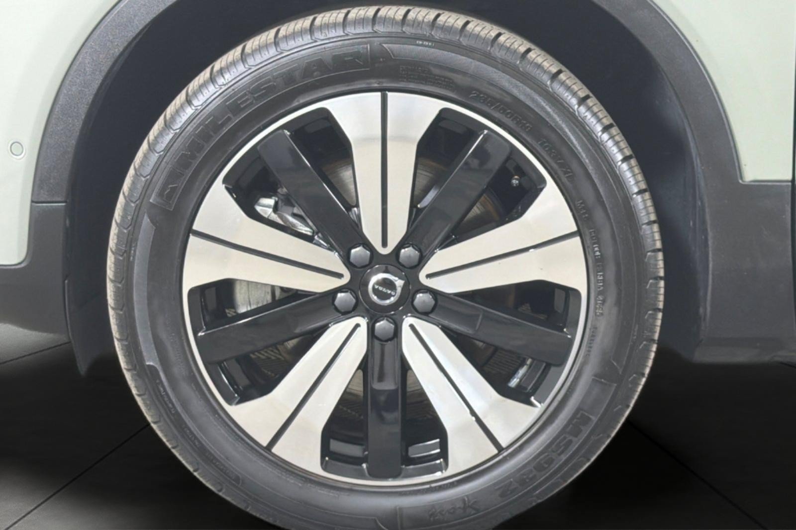 Used 2023 Volvo C40 P8 Recharge Plus AWD/4WD image 23
