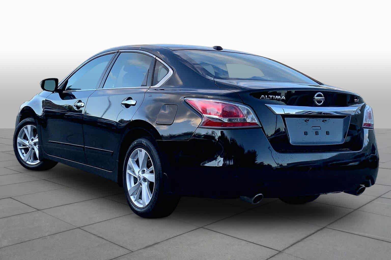 Used 2015 Nissan Altima 2.5 SV w/ Convenience Package FWD image 12