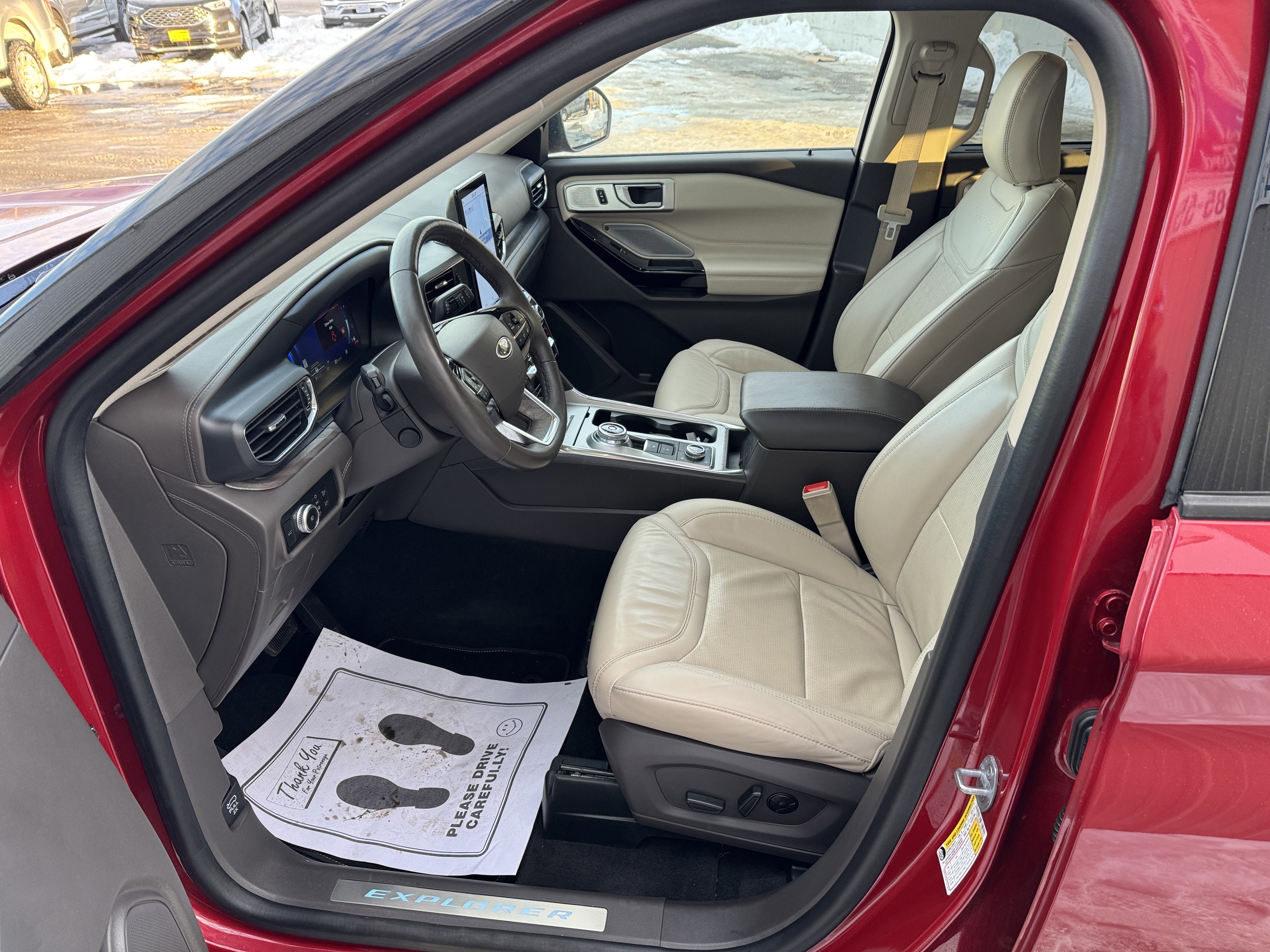 Used 2023 Ford Explorer Platinum w/ Premium Technology Package AWD/4WD image 9