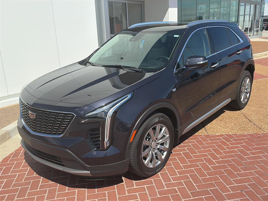 Used 2023 Cadillac XT4 Premium Luxury w/ Technology Package image 2