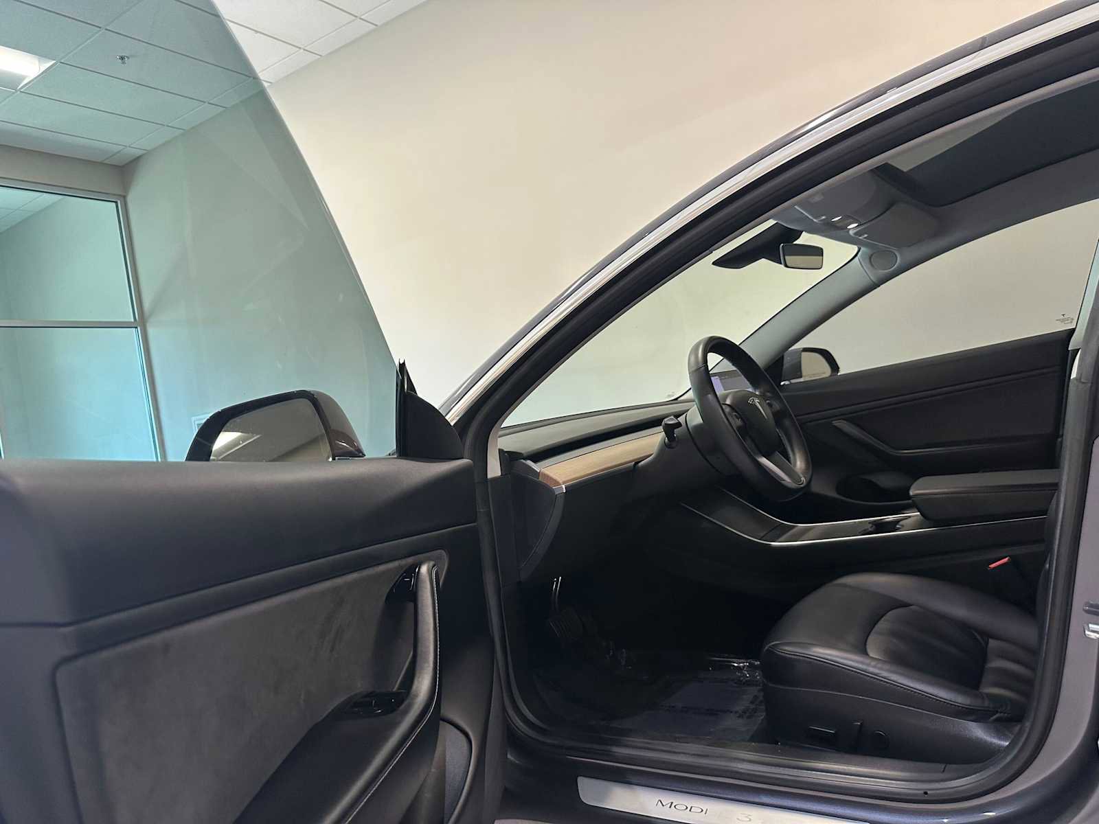 Used 2018 Tesla Model 3 Long Range RWD image 26