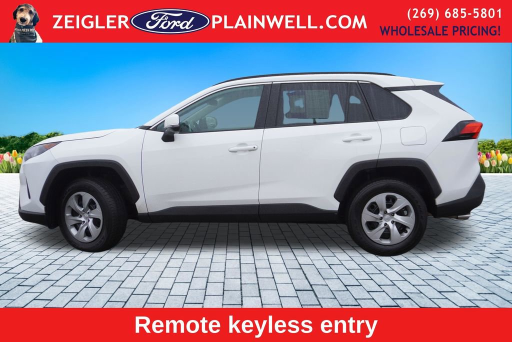 Used 2021 Toyota RAV4 LE image 2