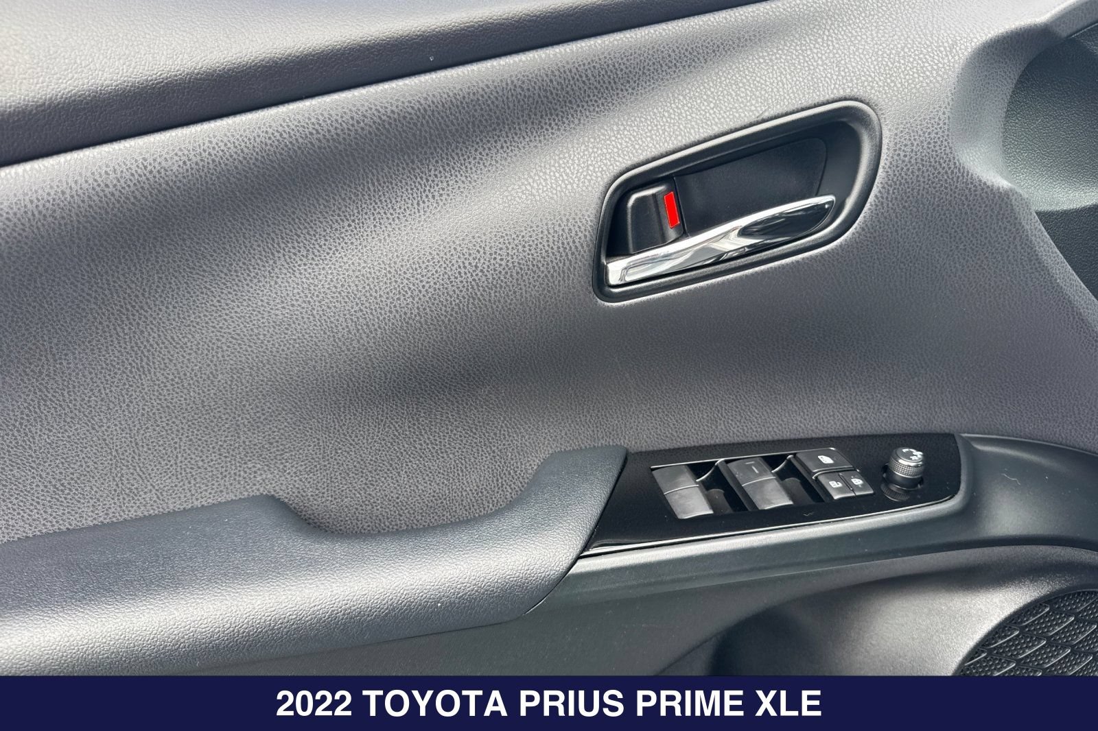 Used 2022 Toyota Prius Prime XLE FWD image 12