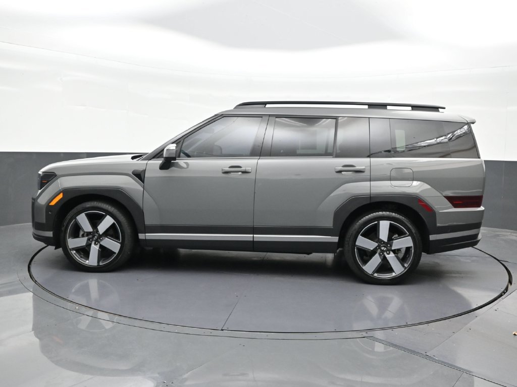 Used 2024 Hyundai Santa Fe Limited AWD/4WD image 2