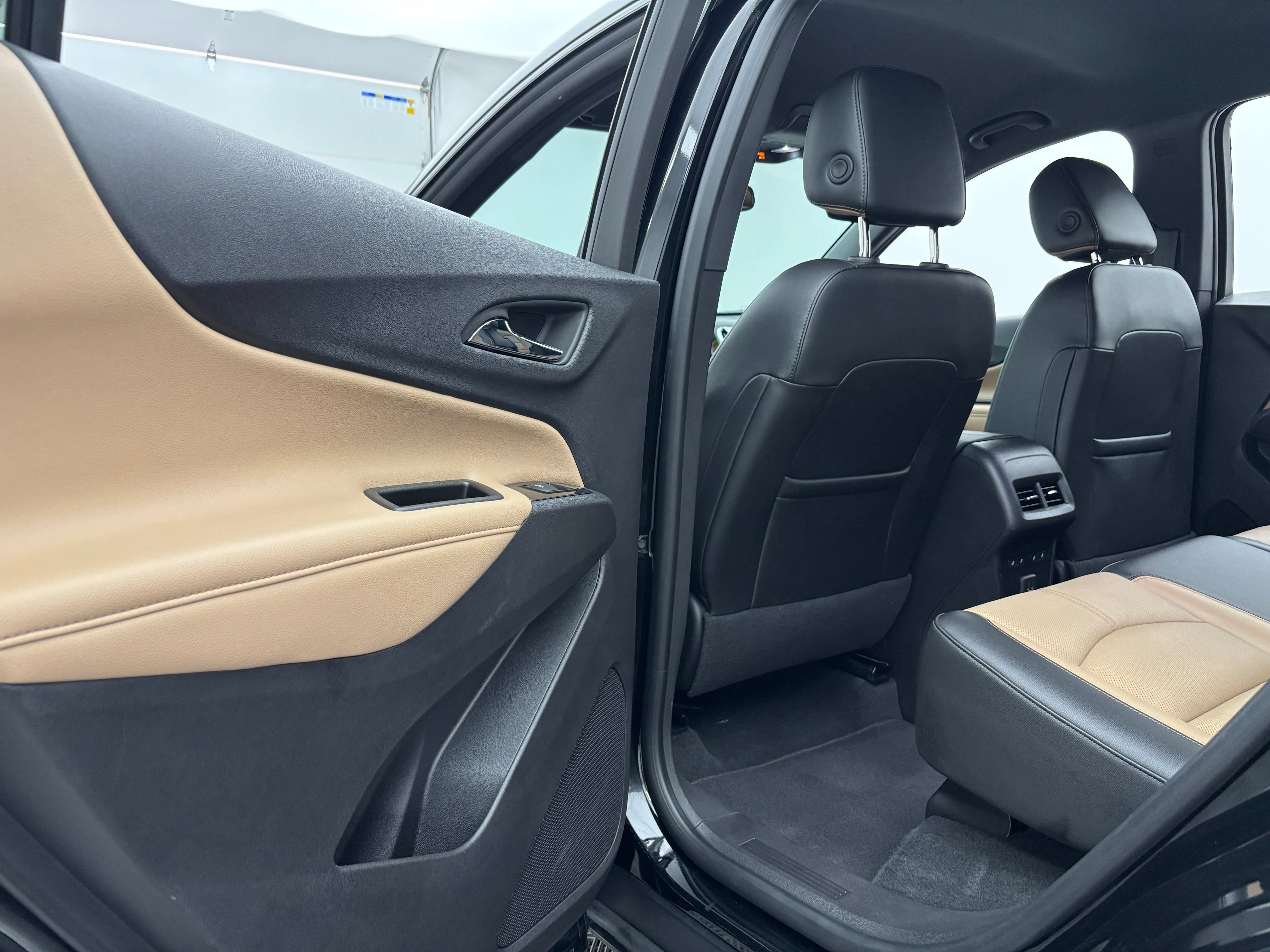 Used 2024 Chevrolet Equinox Premier AWD/4WD image 38