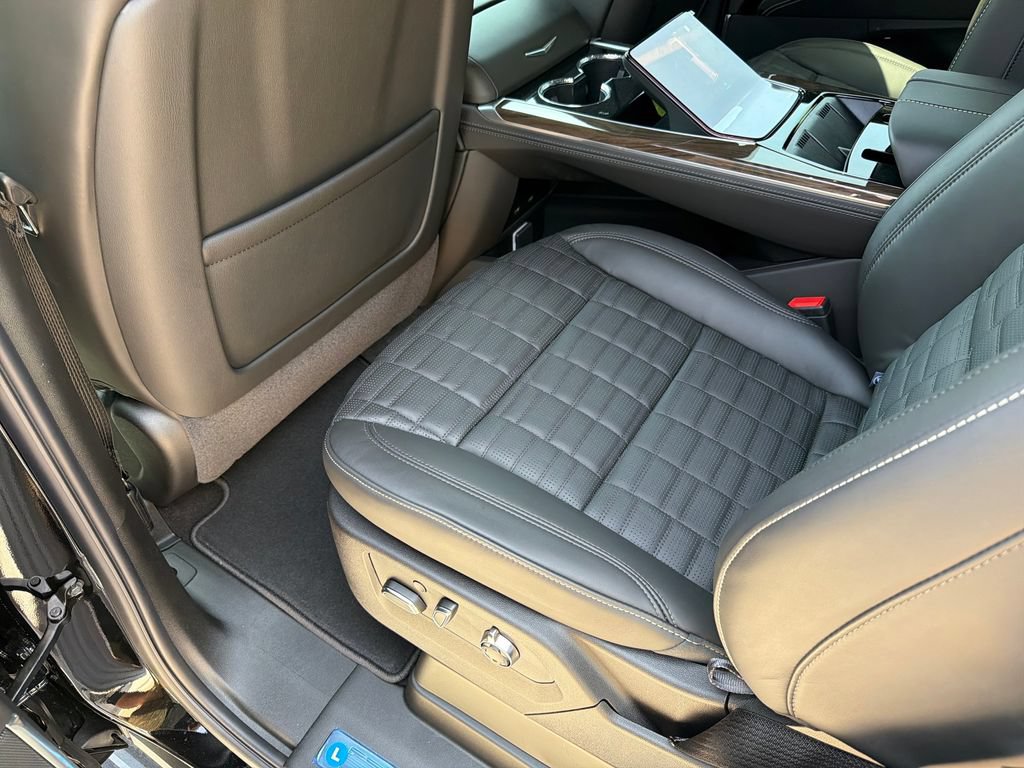 New 2026 Cadillac Escalade ESV Platinum Sport AWD/4WD image 35