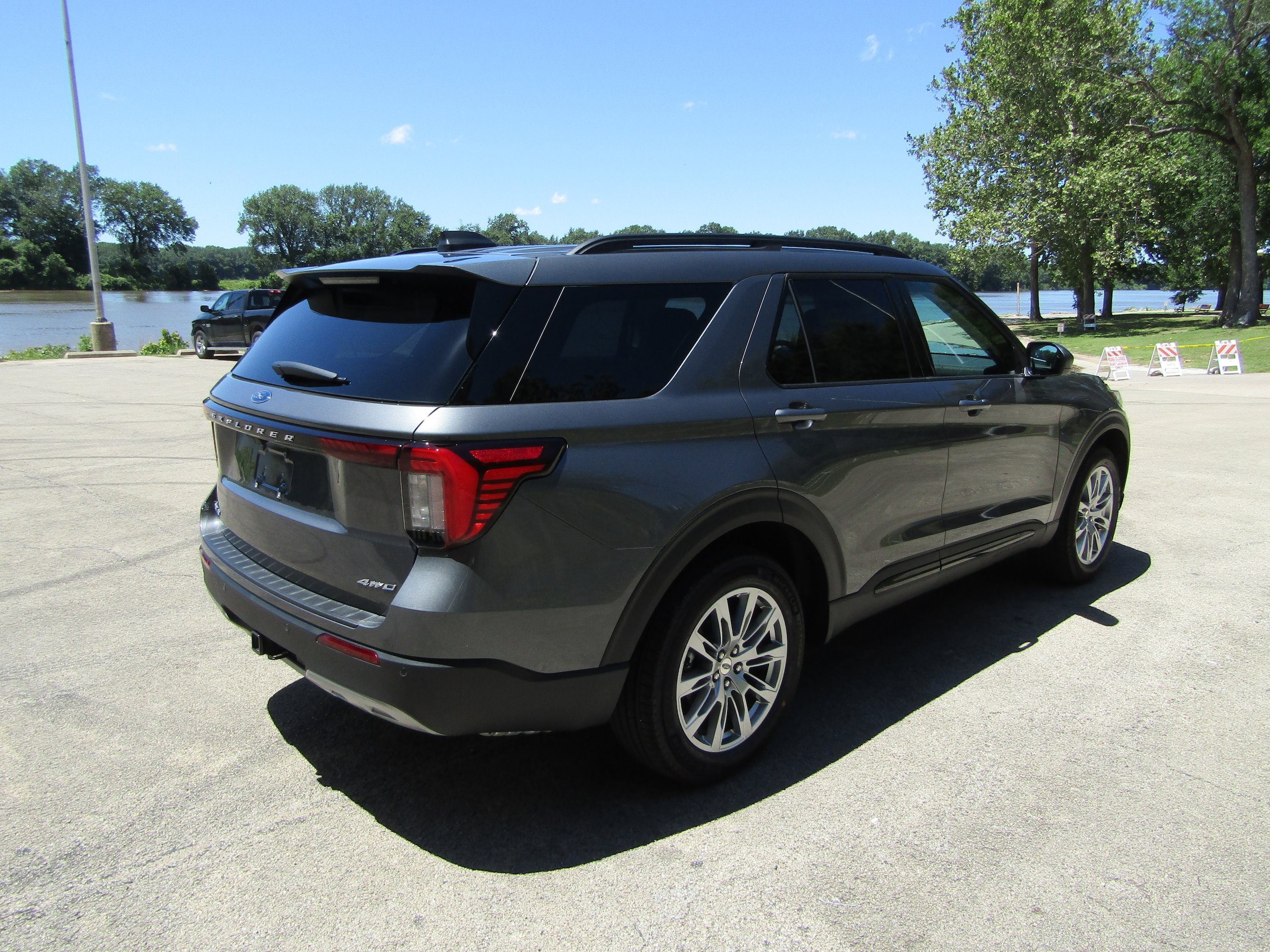New 2026 Ford Explorer Active w/ Active Comfort Package AWD/4WD image 4