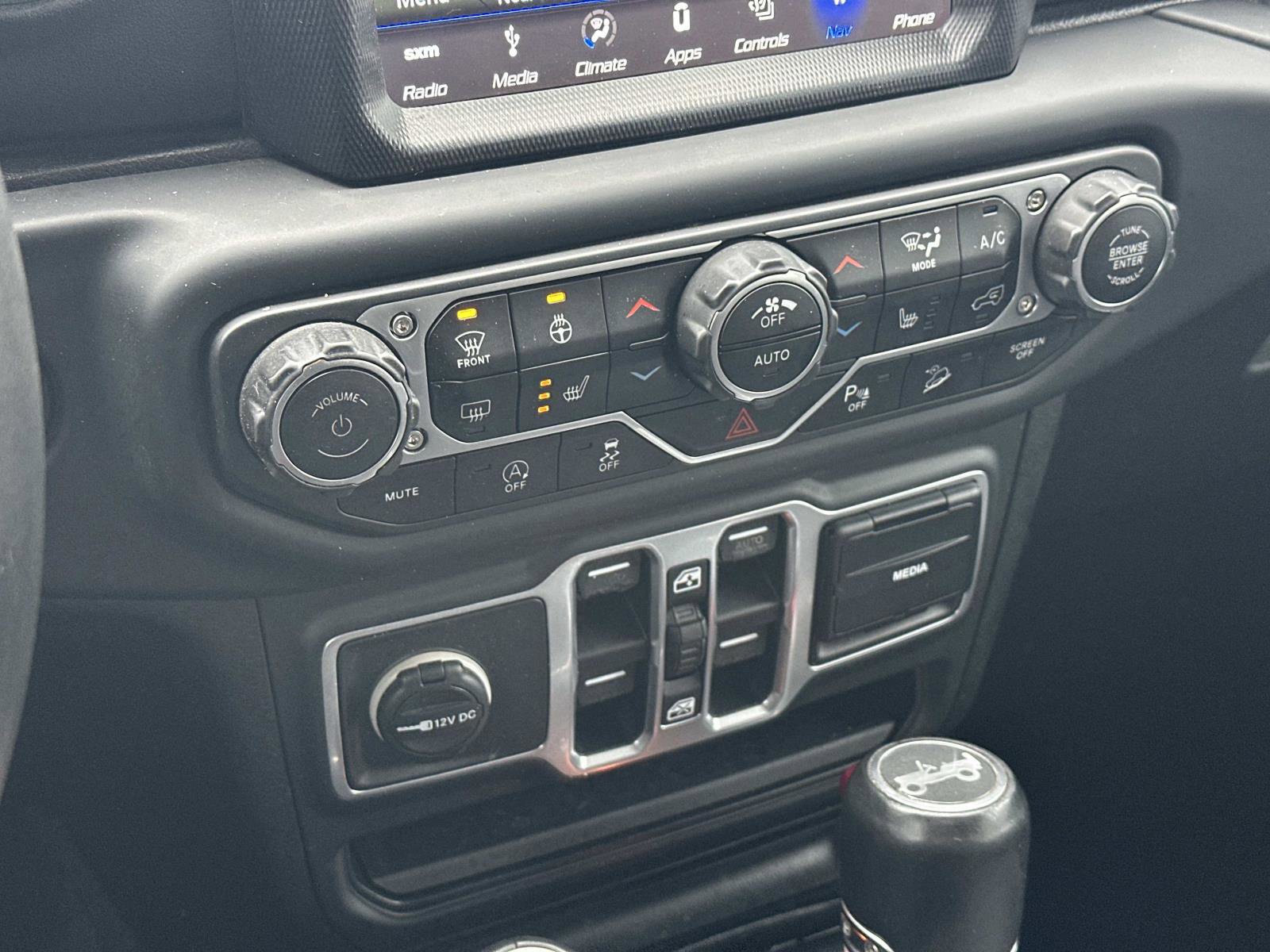 Used 2018 Jeep Wrangler Unlimited Sahara AWD/4WD image 30