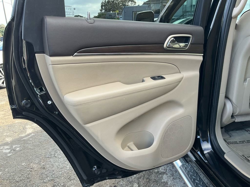 Used 2016 Jeep Grand Cherokee Overland image 32