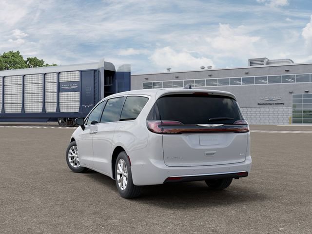 New 2025 Chrysler Pacifica Select AWD/4WD image 3