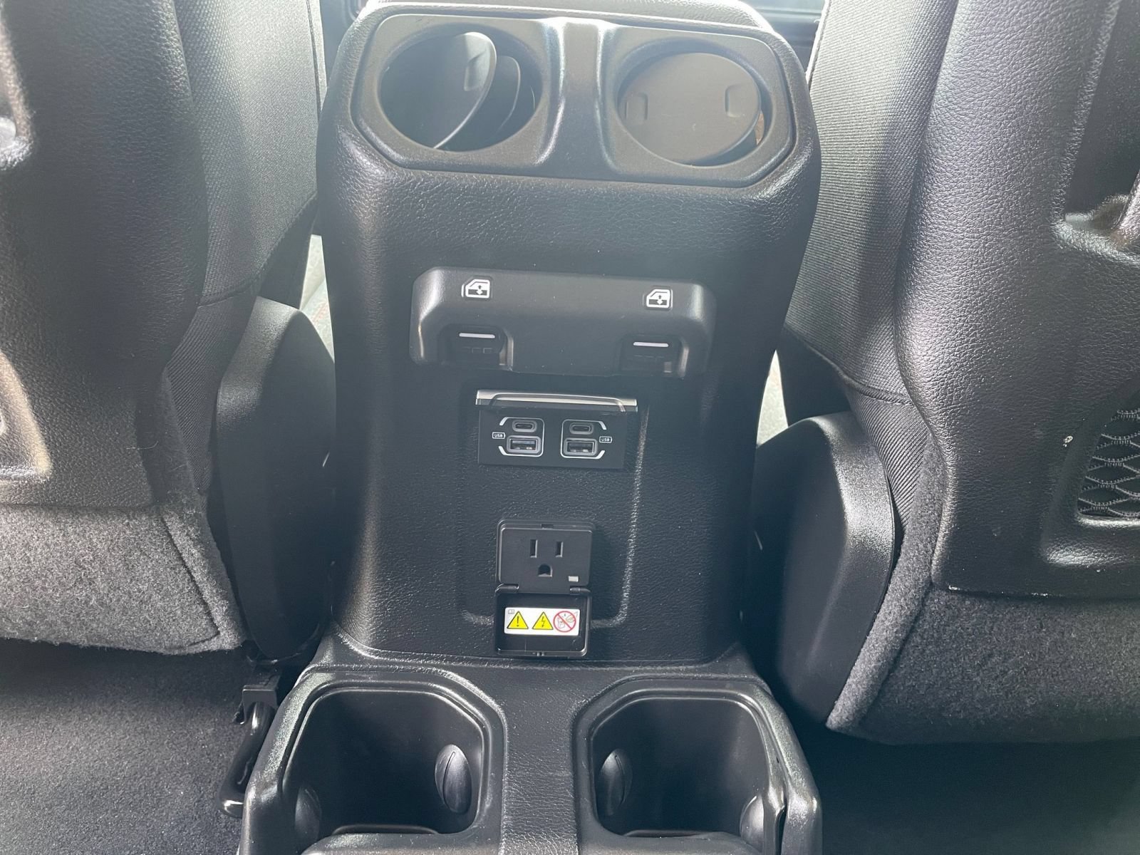 Used 2025 Jeep Wrangler Unlimited Rubicon AWD/4WD image 18