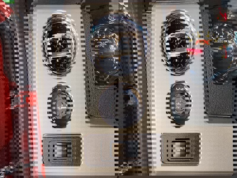 Used 2014 Ford F150 FX4 w/ Equipment Group 402A Luxury AWD/4WD image 33