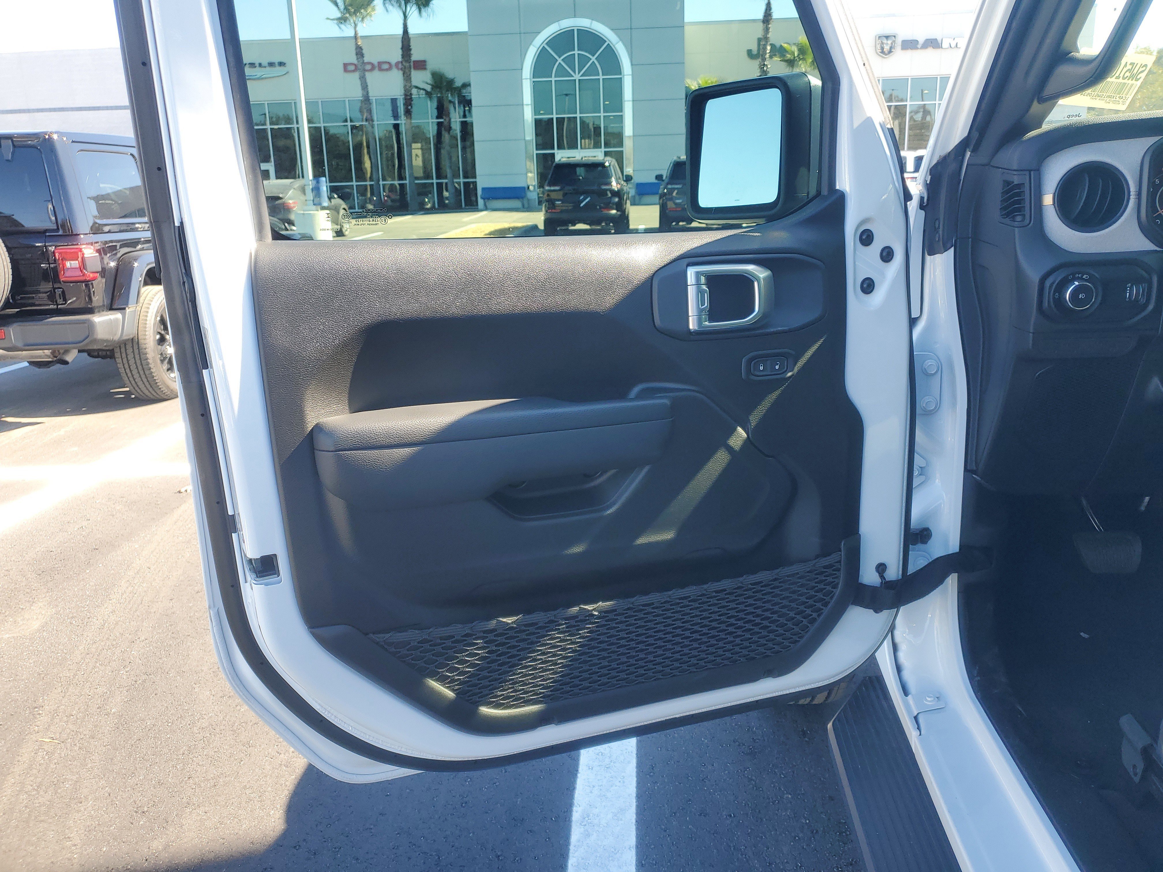 Used 2025 Jeep Wrangler Sport image 7