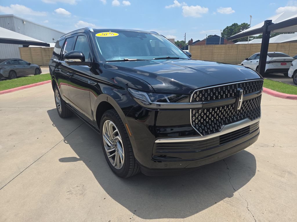 Used 2026 Lincoln Navigator Reserve AWD/4WD image 7