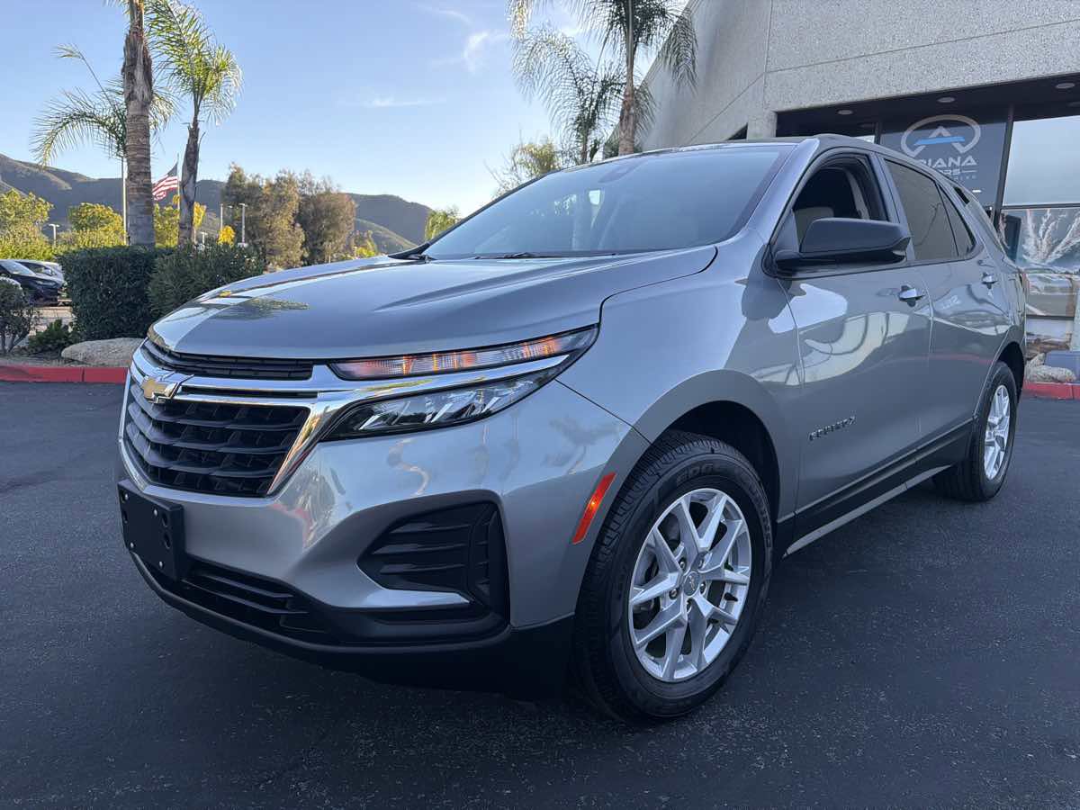 Used 2023 Chevrolet Equinox LS image 2