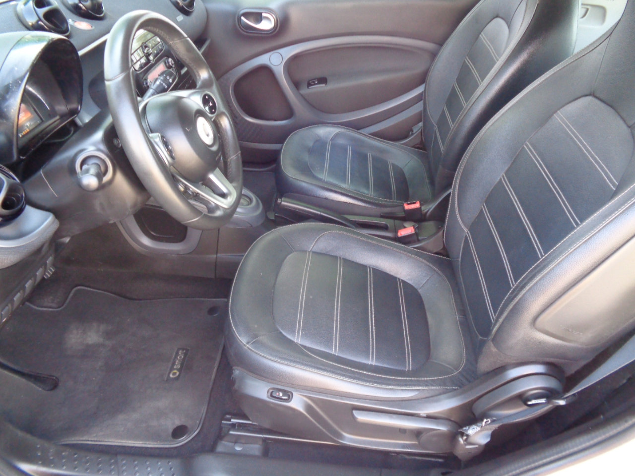 Used 2016 smart fortwo passion image 24