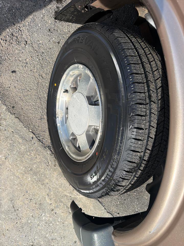 Used 2002 Chevrolet Express 1500 1500 Express Crew w/ LS Preferred Equipment Group RWD image 4