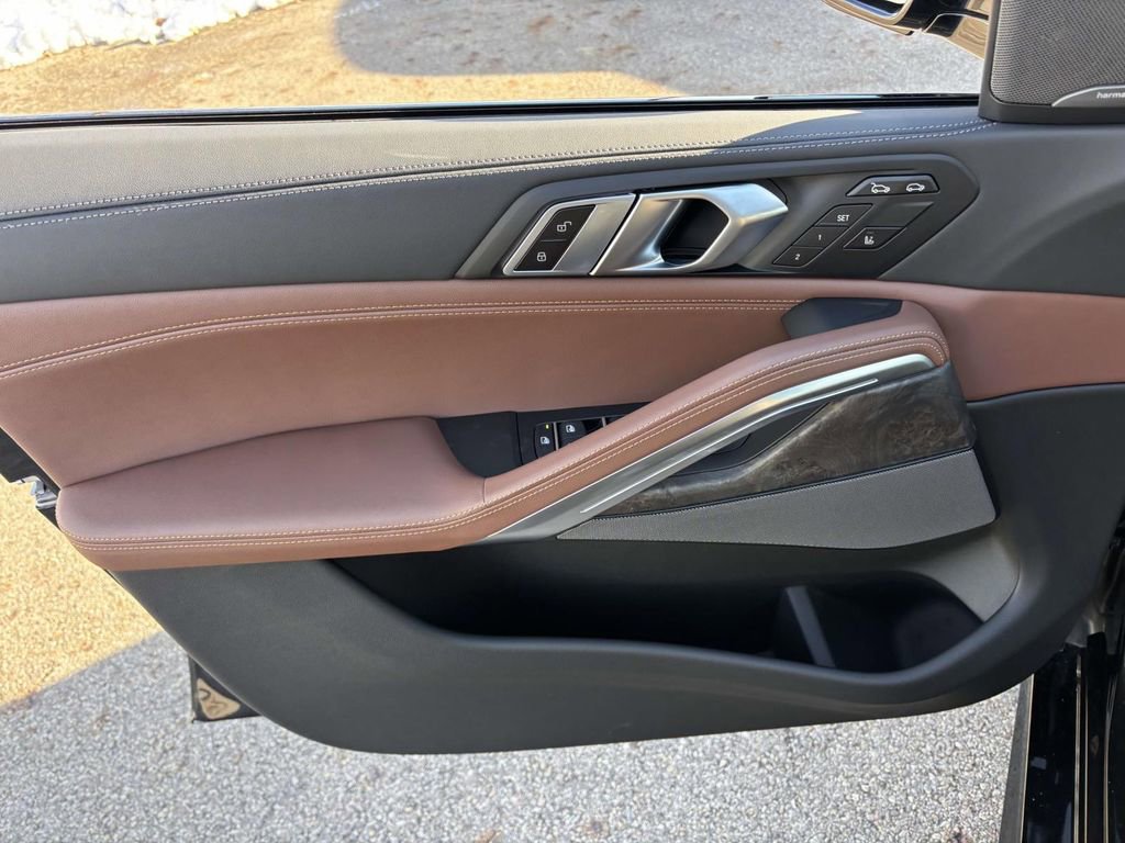 New 2026 BMW X6 xDrive40i w/ Climate Comfort Package image 11