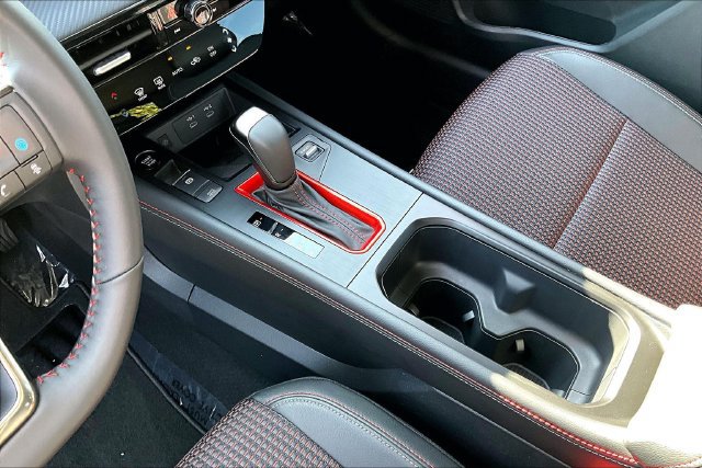 Certified 2026 Nissan Kicks SR FWD image 18