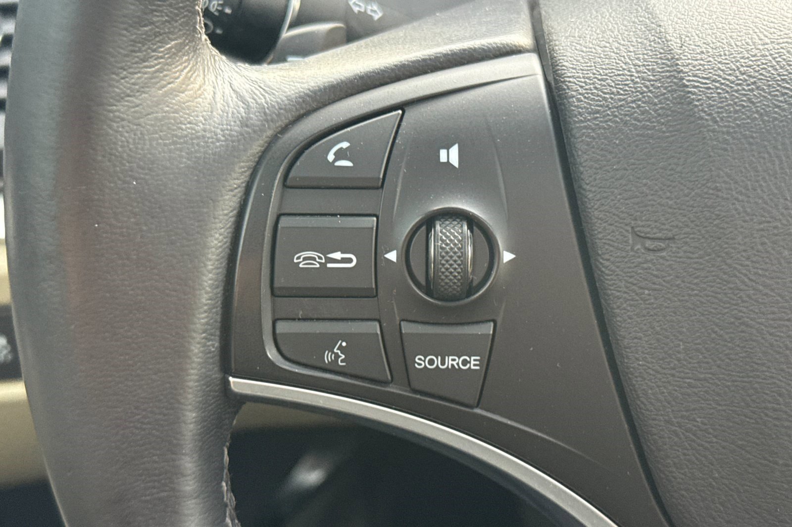 Used 2016 Acura MDX SH-AWD w/ Technology Package image 29