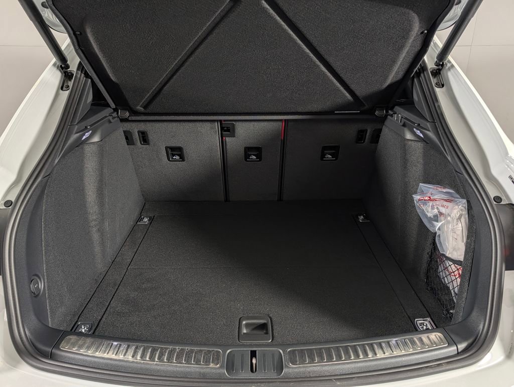 New 2026 Porsche Macan image 17