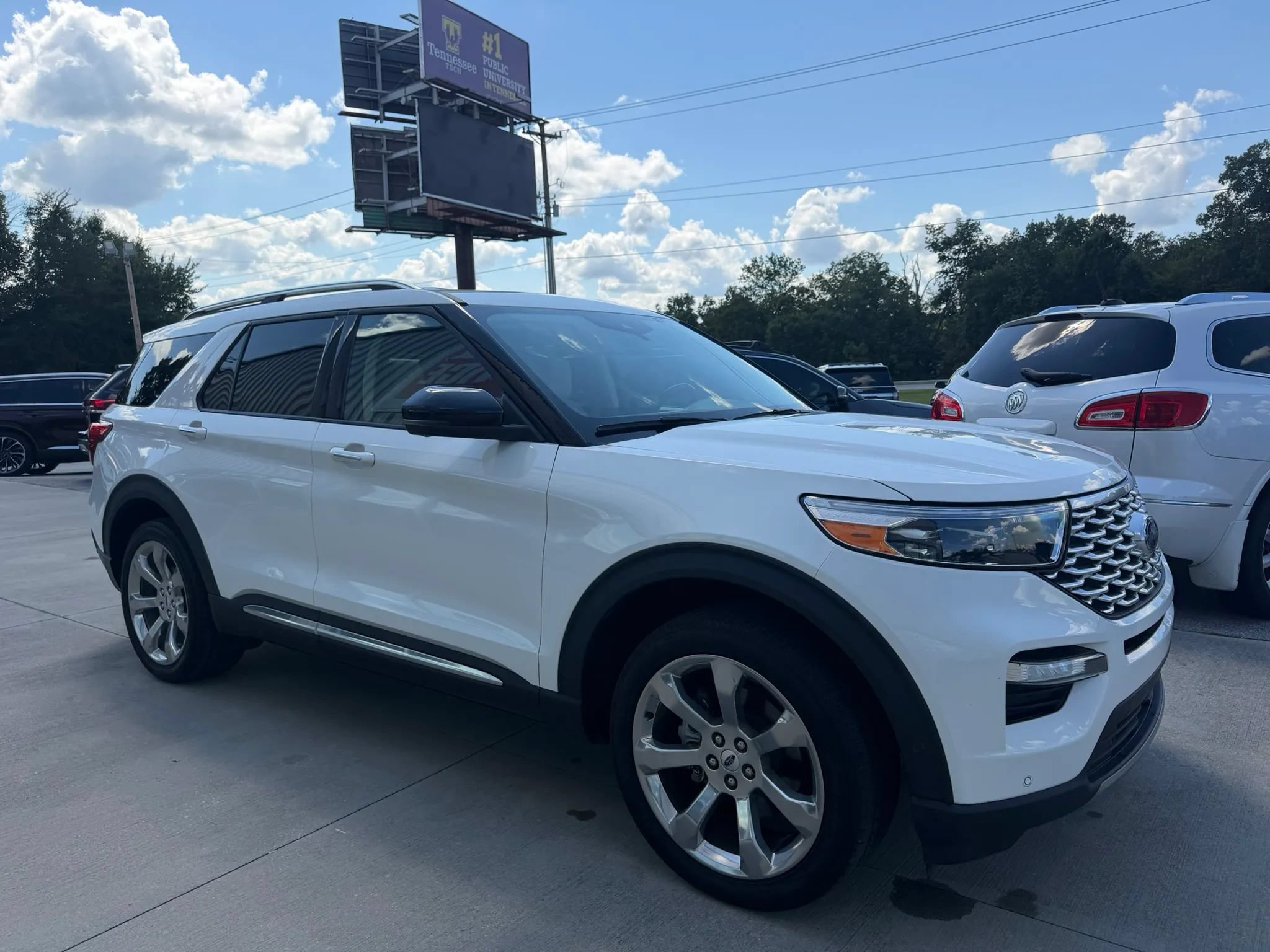 Used 2020 Ford Explorer Platinum w/ Premium Technology Package AWD/4WD image 27